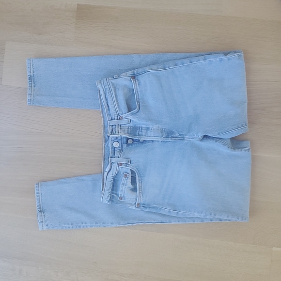 Levi's - Picture 3 of 4